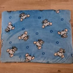 Hondenkussen Wellness Fleece Blauwmet Muisjes 70x55 Cm- IN VOORRAAD
